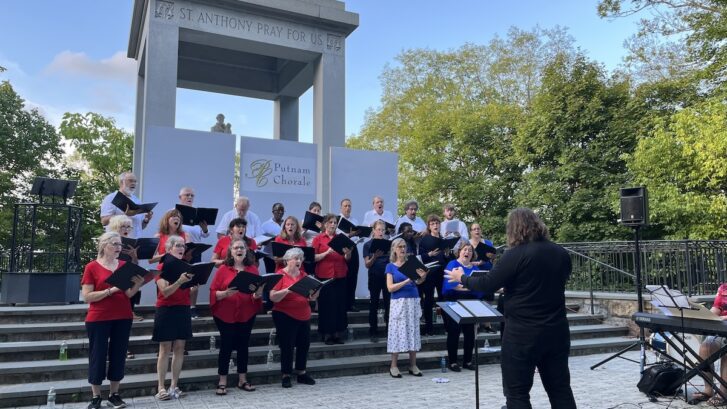 Putnam Chorale Serenades the Holy Mountain