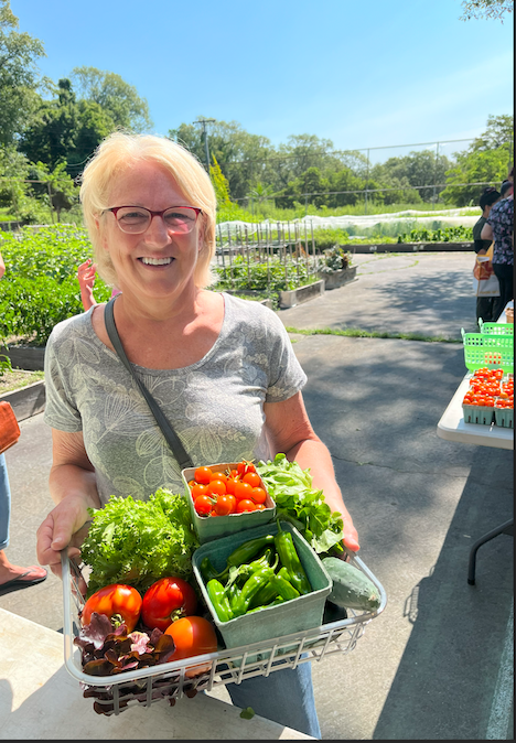 7.26.24_Farmers-Market-Customer-Haul_1